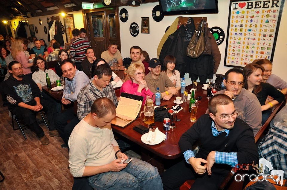 Comedianţii din Showder Klub în Queen's, Queen's Music Pub