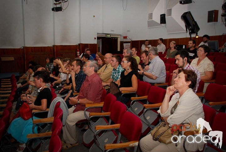 Comedie amară în Teatrul Arcadia, Teatrul Arcadia