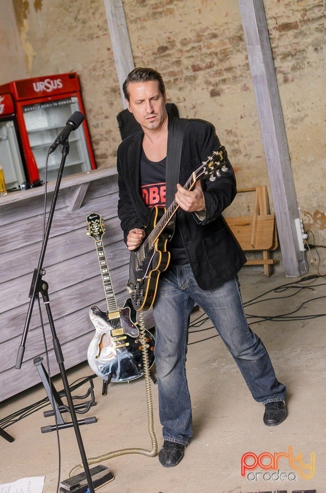 Concert B The First, Bodega