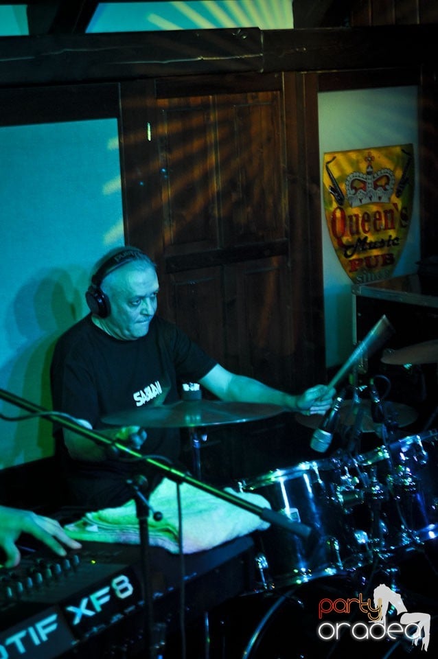 Concert Compact în Queen's Music Pub, Queen's Music Pub