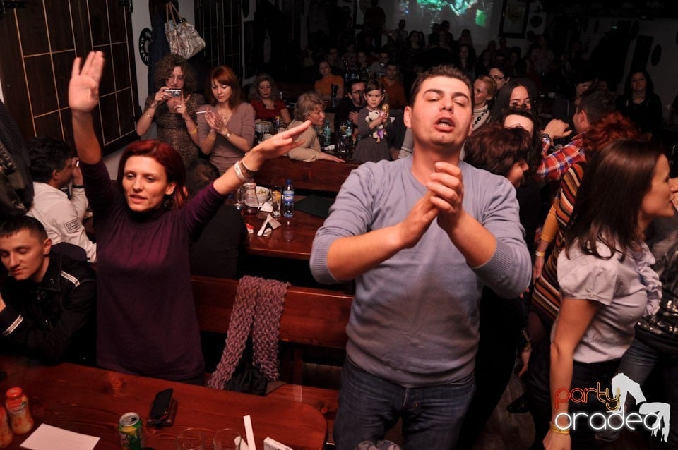 Concert Compact în Queen's Music Pub, Queen's Music Pub
