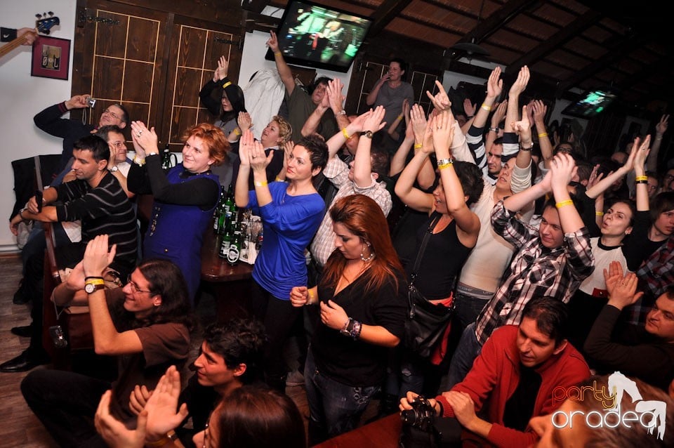 Concert Compact în Queen's Music Pub, Queen's Music Pub
