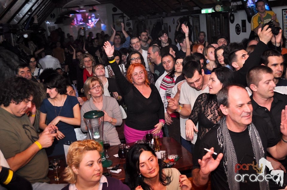 Concert Compact în Queen's Music Pub, Queen's Music Pub
