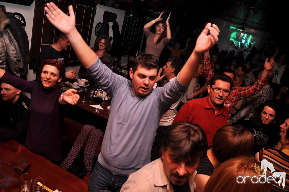 Concert Compact în Queen's Music Pub, Queen's Music Pub