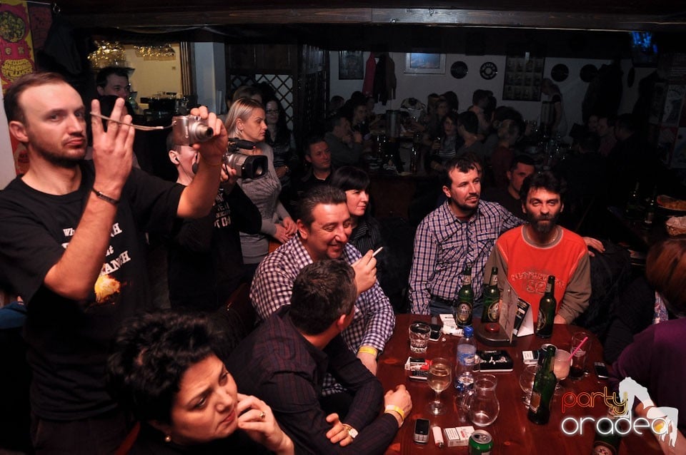 Concert Compact în Queen's Music Pub, Queen's Music Pub