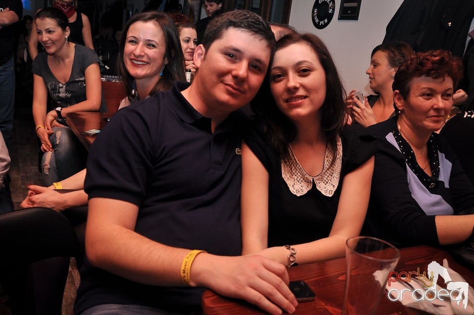 Concert Compact în Queen's Music Pub, Queen's Music Pub
