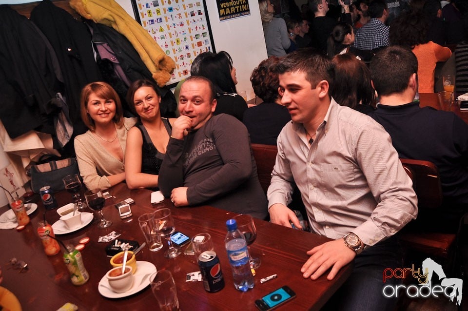 Concert Compact în Queen's Music Pub, Queen's Music Pub