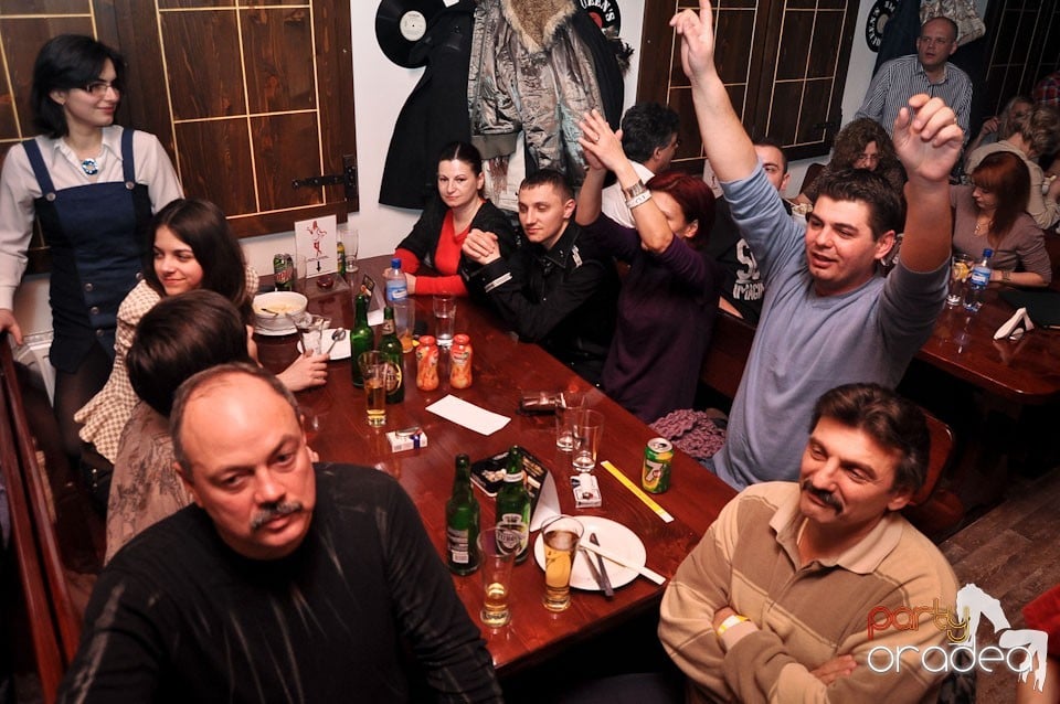 Concert Compact în Queen's Music Pub, Queen's Music Pub