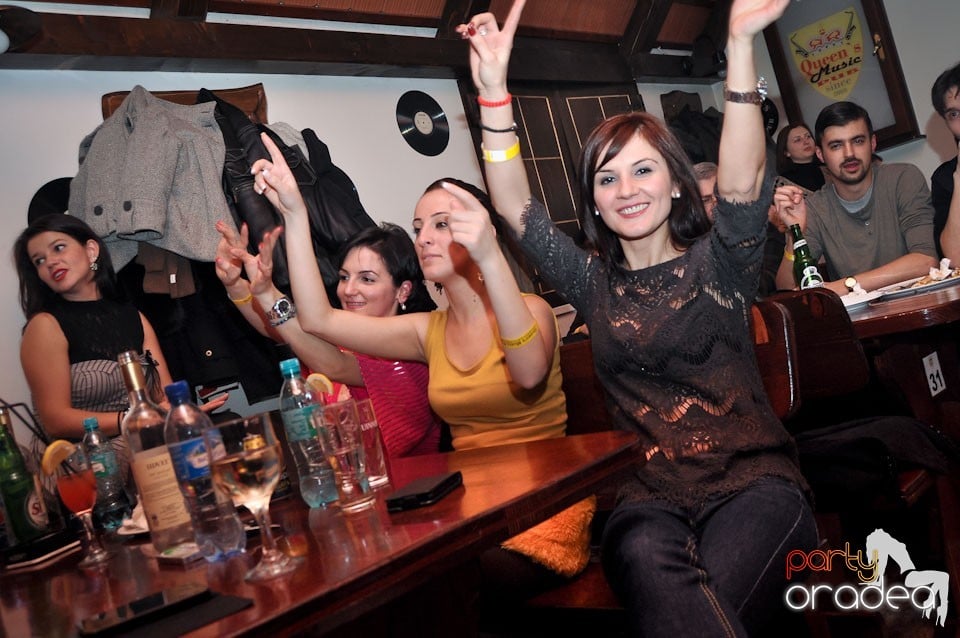 Concert Compact în Queen's Music Pub, Queen's Music Pub