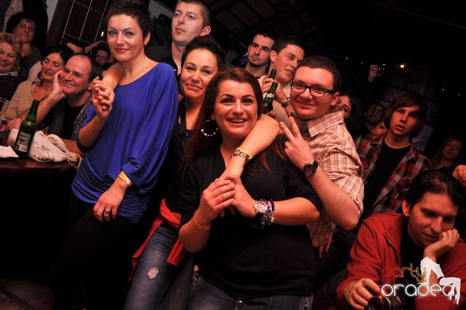 Concert Compact în Queen's Music Pub, Queen's Music Pub