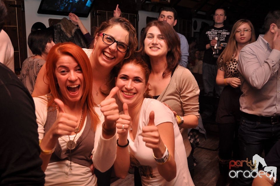 Concert Compact în Queen's Music Pub, Queen's Music Pub