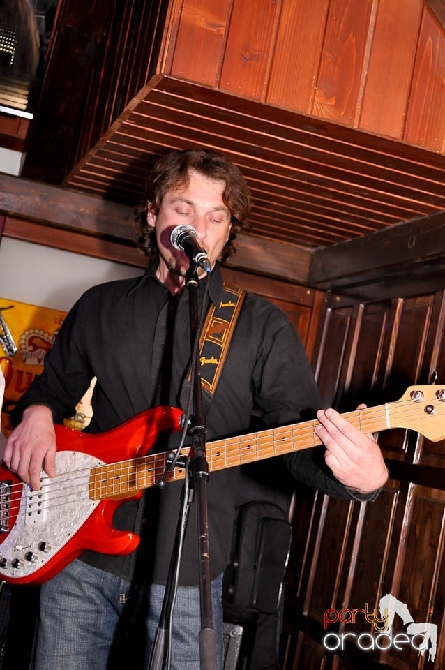 Concert Desperado în Queen's, Queen's Music Pub