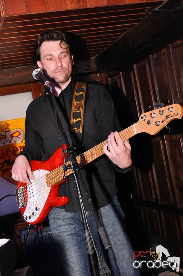 Concert Desperado în Queen's, Queen's Music Pub