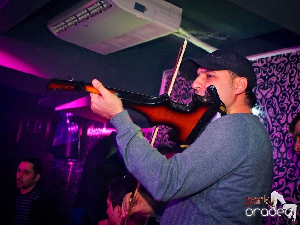 Concert Live cu Denisa în Club Life,