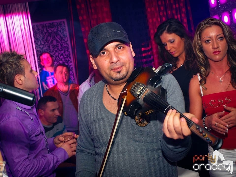 Concert Live cu Denisa în Club Life,