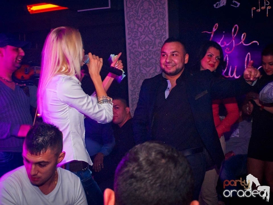 Concert Live cu Denisa în Club Life,