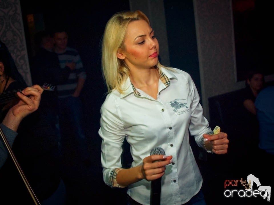 Concert Live cu Denisa în Club Life,