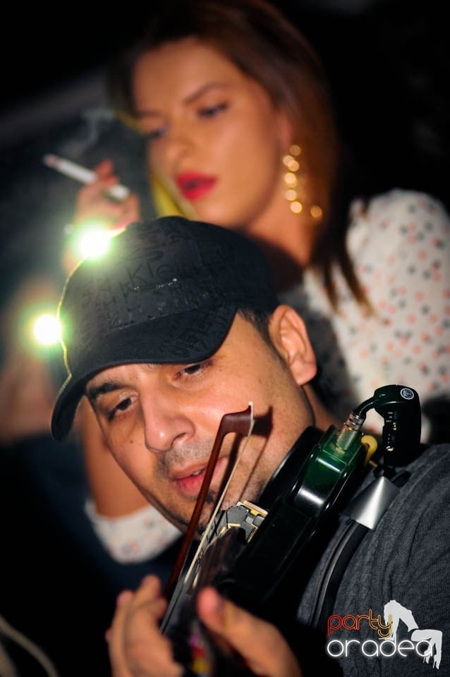 Concert Live cu Denisa în Club Life,
