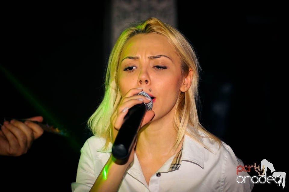 Concert Live cu Denisa în Club Life,