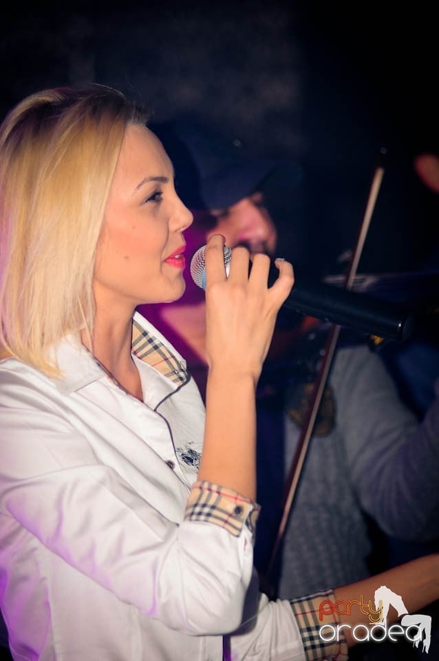Concert Live cu Denisa în Club Life,