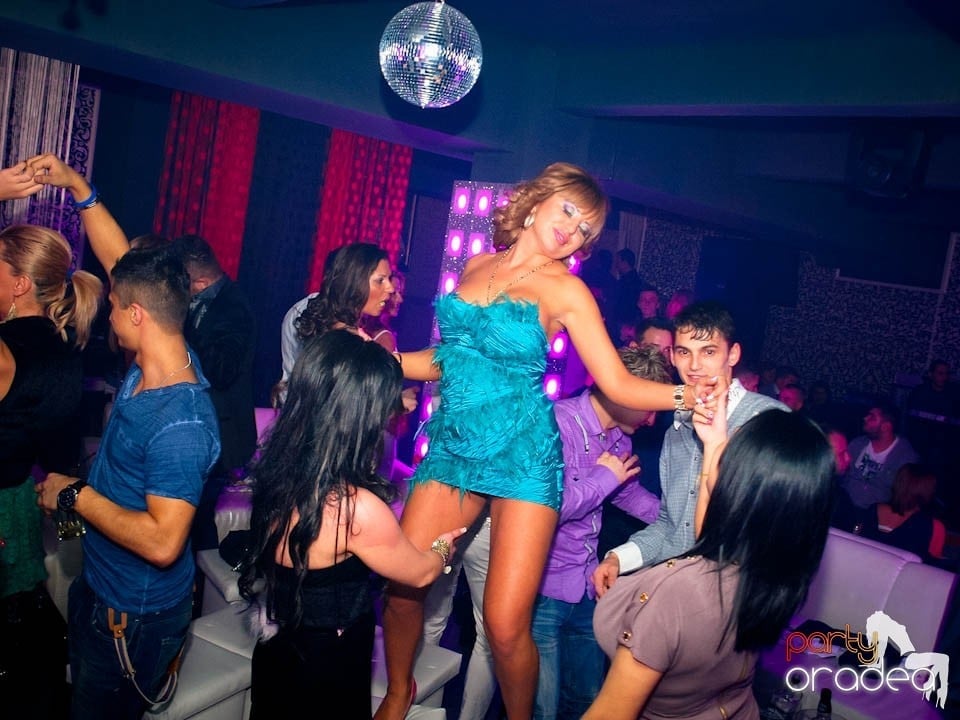 Concert Live cu Denisa în Club Life,