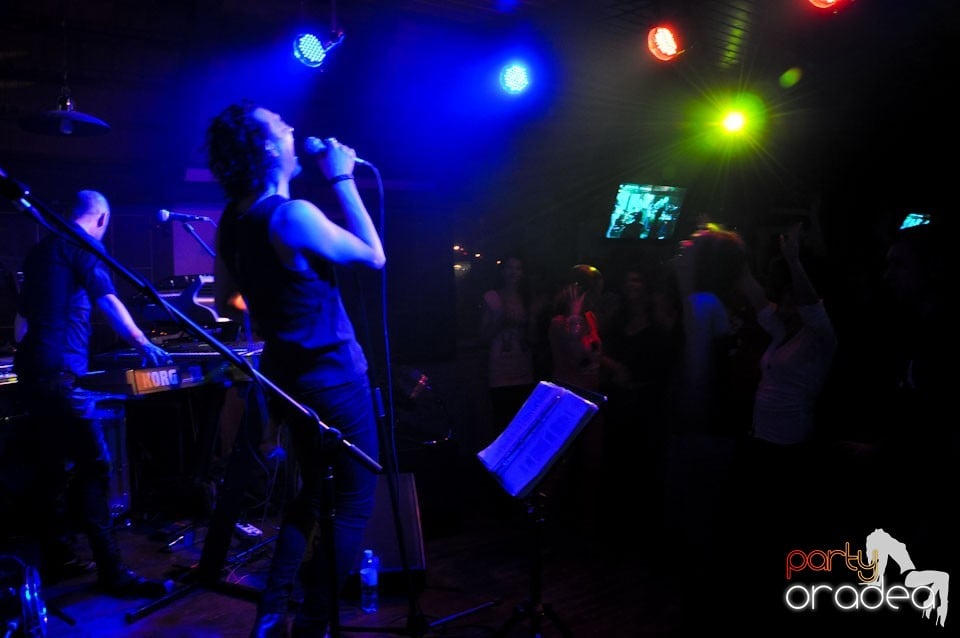 Concert Publika în Queen's, Queen's Music Pub