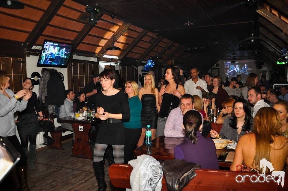 Concert Publika în Queen's, Queen's Music Pub