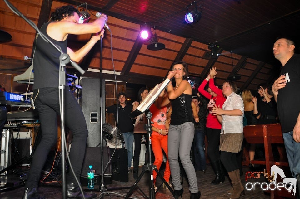 Concert Publika în Queen's, Queen's Music Pub