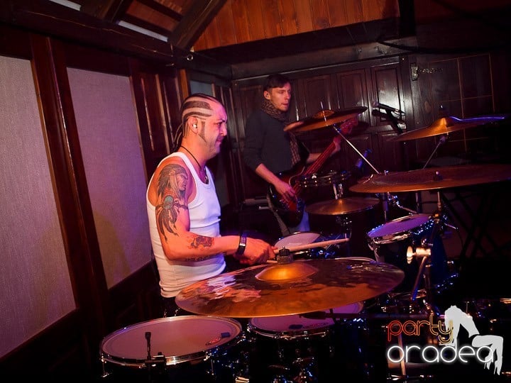 Concert Publika în Queens, Queen's Music Pub