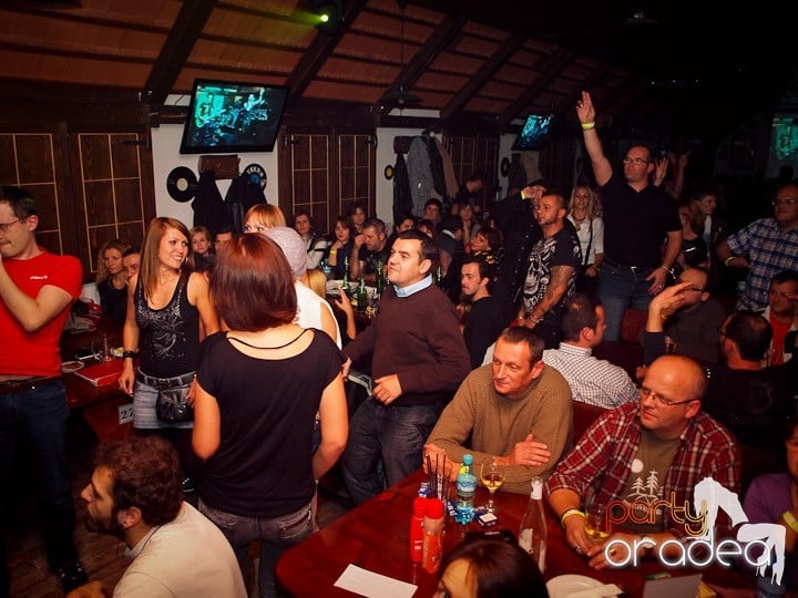 Concert Publika în Queens, Queen's Music Pub
