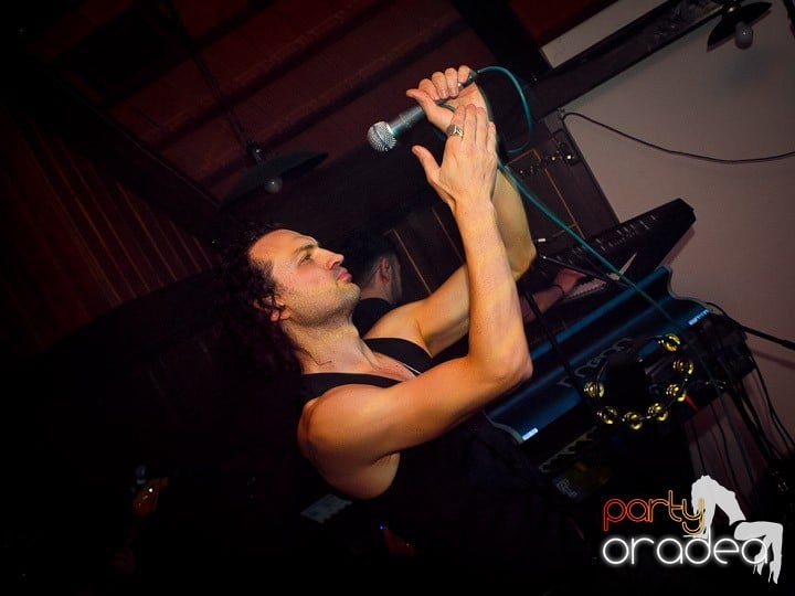 Concert Publika în Queens, Queen's Music Pub