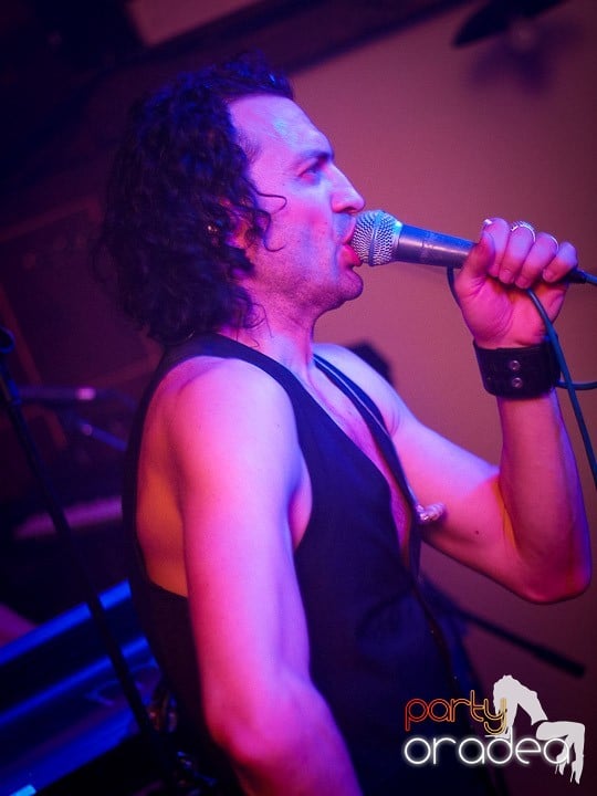 Concert Publika în Queens, Queen's Music Pub