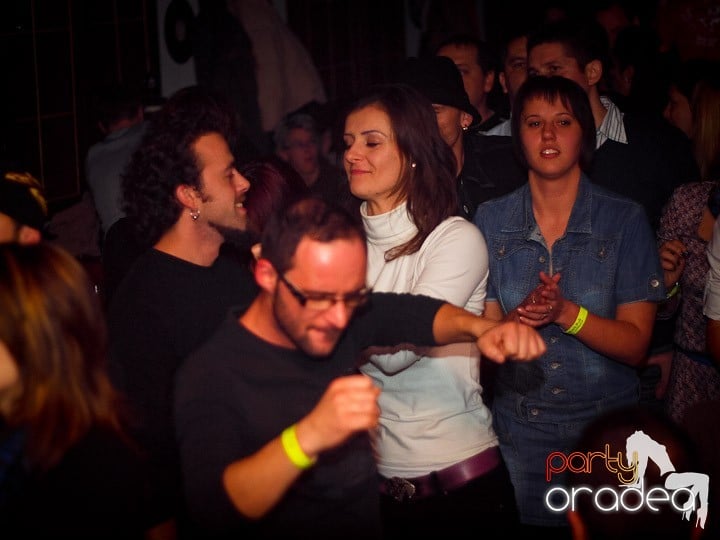 Concert Publika în Queens, Queen's Music Pub