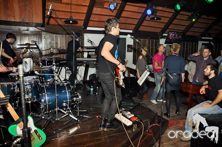 Concert Trupa Publika, Queen's Music Pub