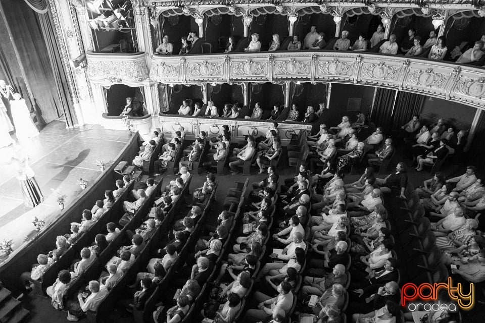 Corul Madrigal, Teatrul Regina Maria