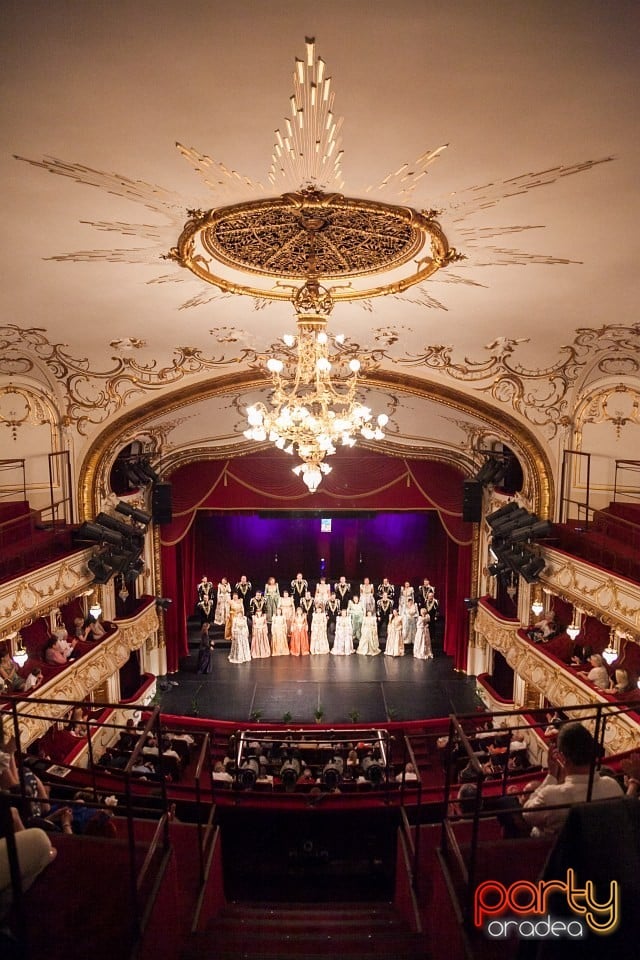 Corul Madrigal, Teatrul Regina Maria