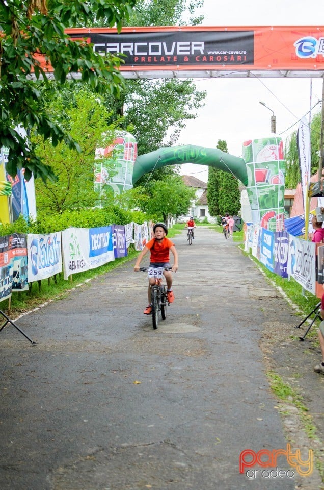 Crater Maraton, Băile 1 Mai