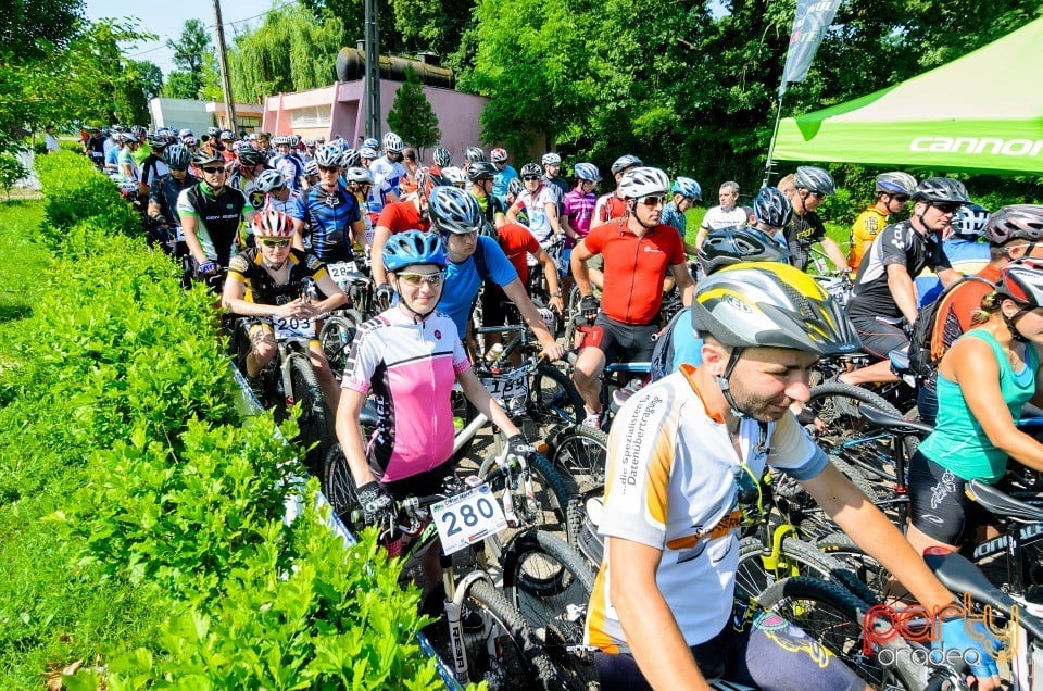 Crater Maraton, Băile 1 Mai