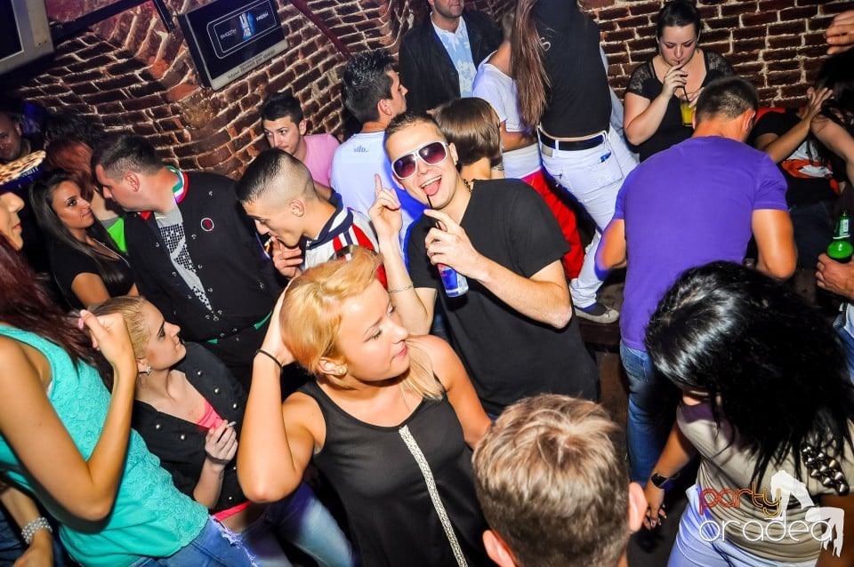 Crazy One Hour Free Holsten Party, 