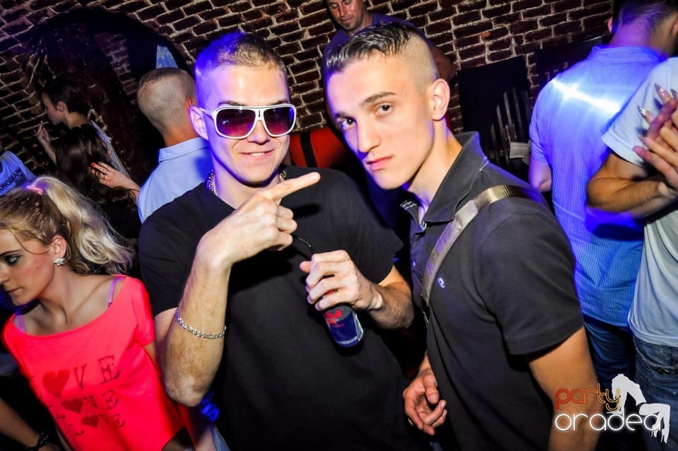 Crazy One Hour Free Holsten Party, 