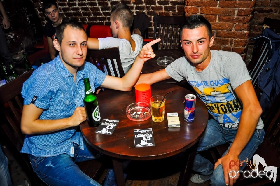 Crazy One Hour Free Holsten Party, 