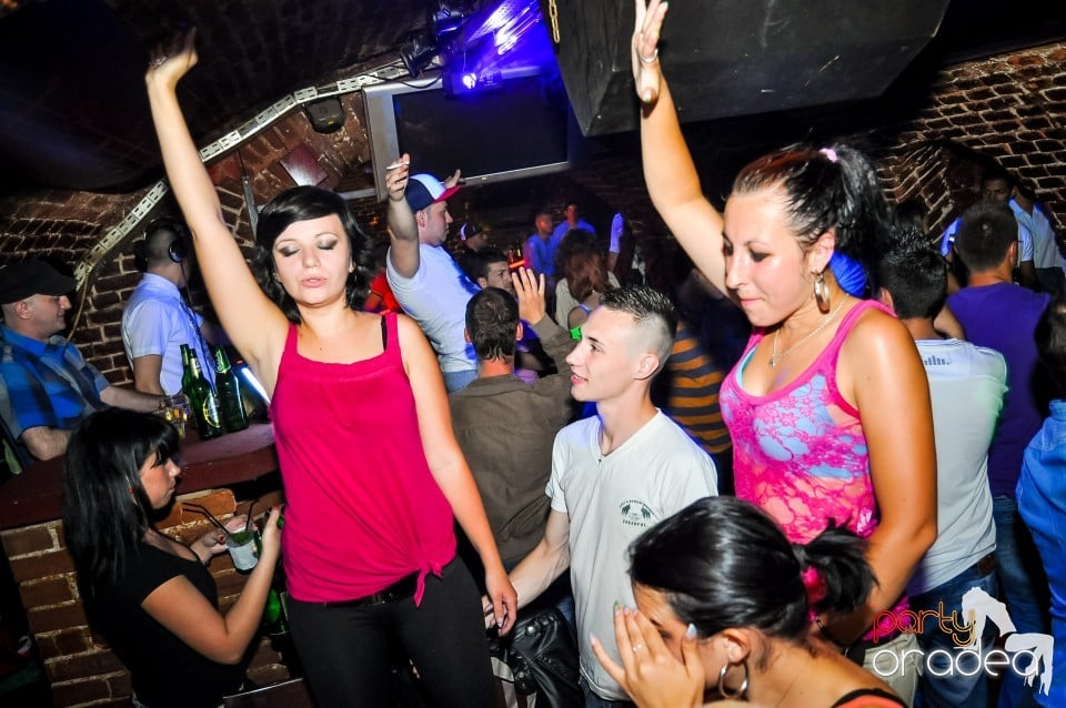 Crazy One Hour Free Holsten Party, 