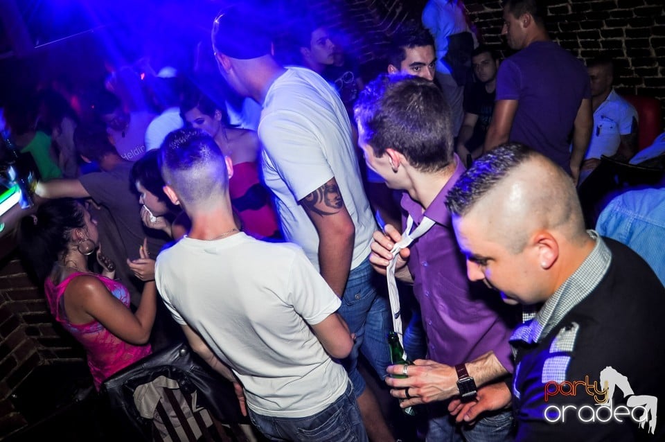 Crazy One Hour Free Holsten Party, 