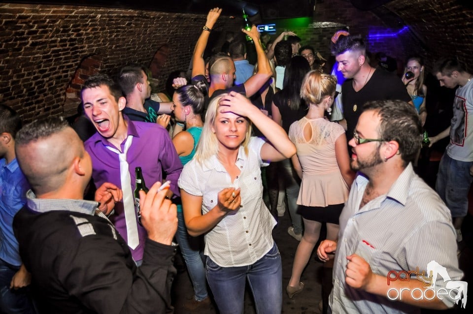 Crazy One Hour Free Holsten Party, 