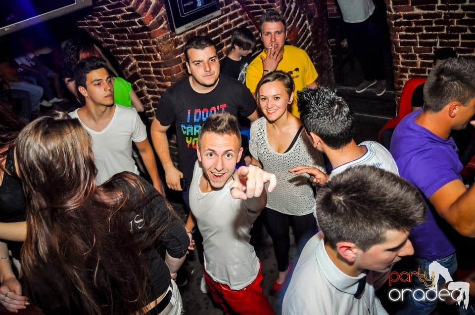 Crazy One Hour Free Holsten Party, 