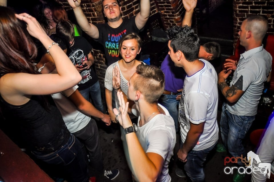 Crazy One Hour Free Holsten Party, 