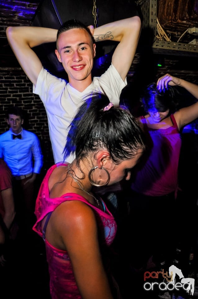 Crazy One Hour Free Holsten Party, 