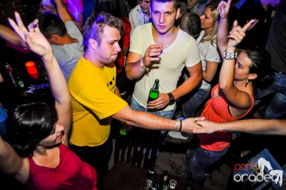 Crazy One Hour Free Holsten Party, 