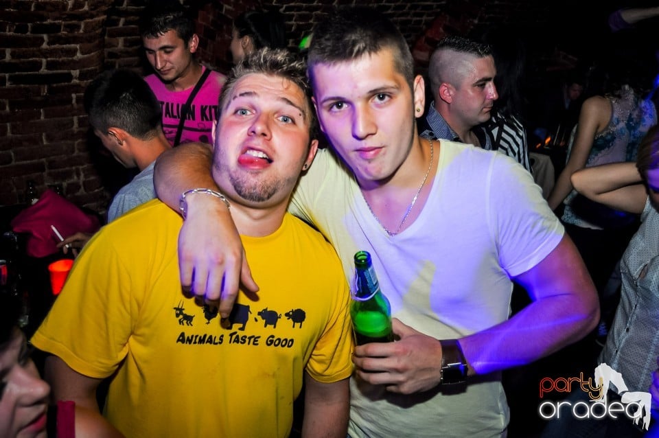 Crazy One Hour Free Holsten Party, 