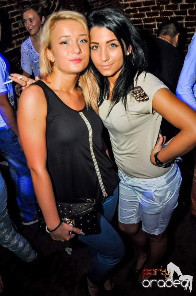 Crazy One Hour Free Holsten Party, 